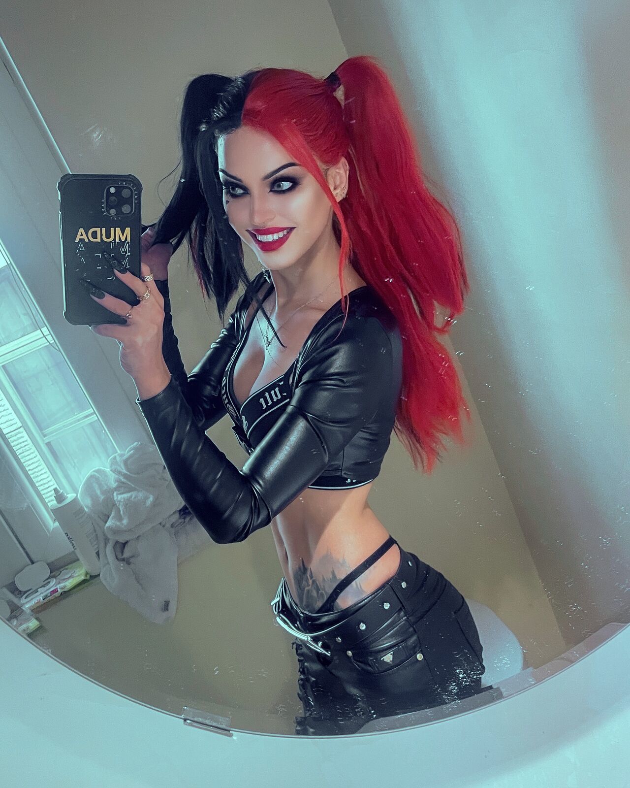 Andrasta - Harley Quinn Selfies