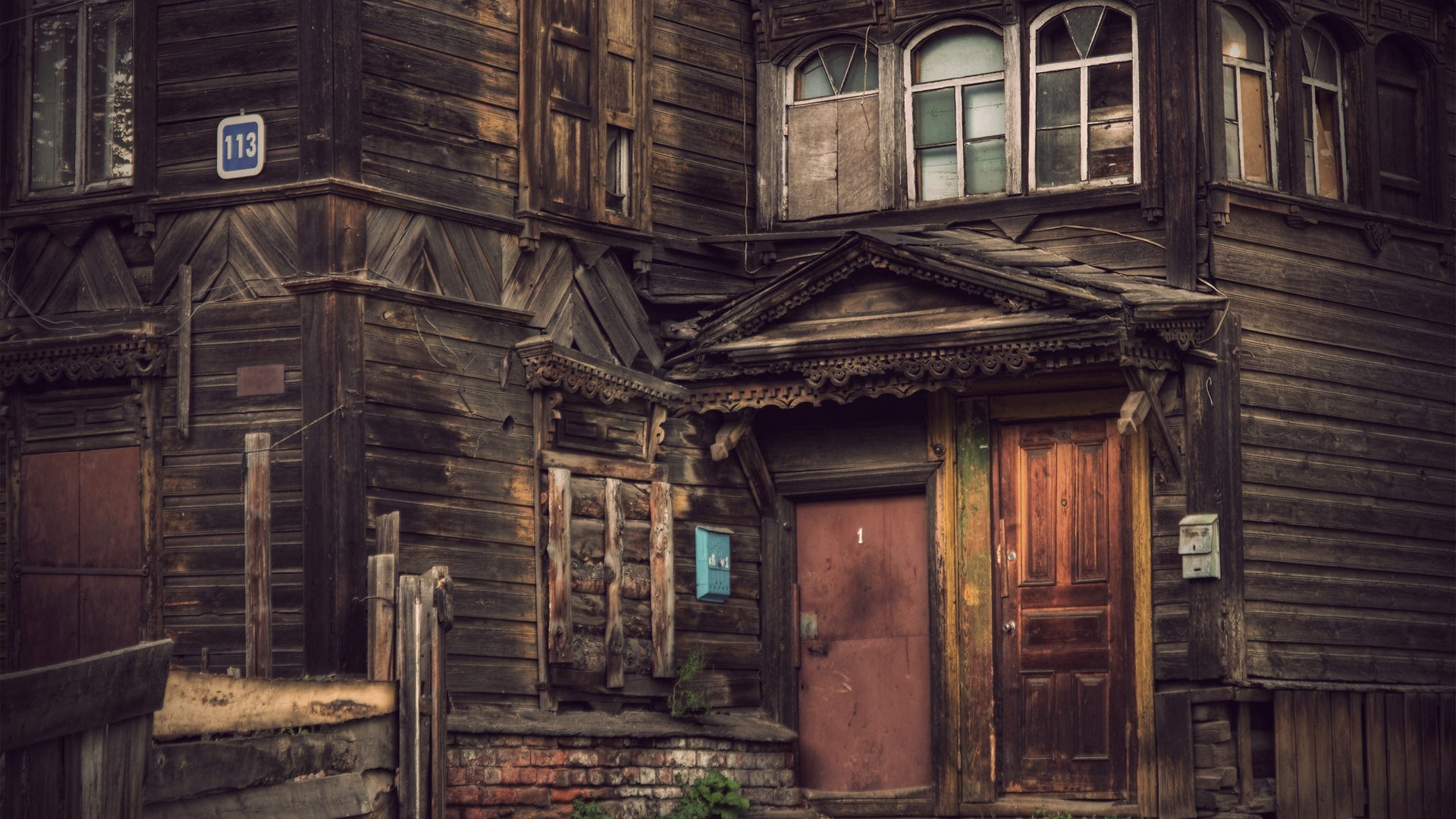 121 Siberian Wooden Houses [1920x1080]