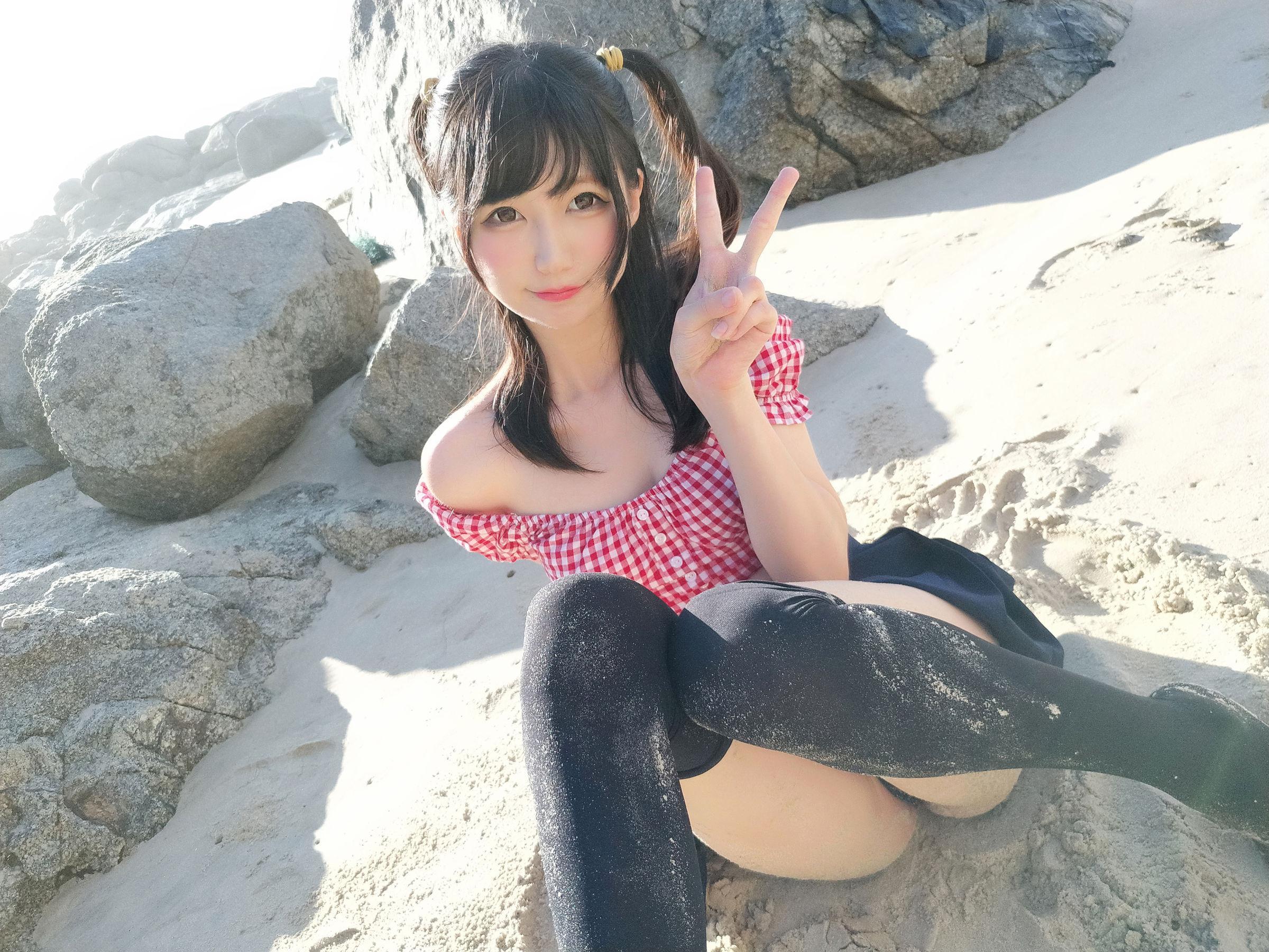 [COS福利] NAGISA魔物喵 – 海岛旅行自拍 写真套图(35)