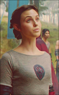 Poppy Drayton DH1sVjwx_o