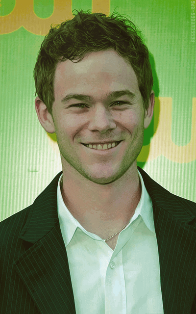 Aaron Ashmore Dff3p4KL_o