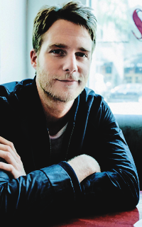 Jake McDorman - Page 2 7EARFTWT_o