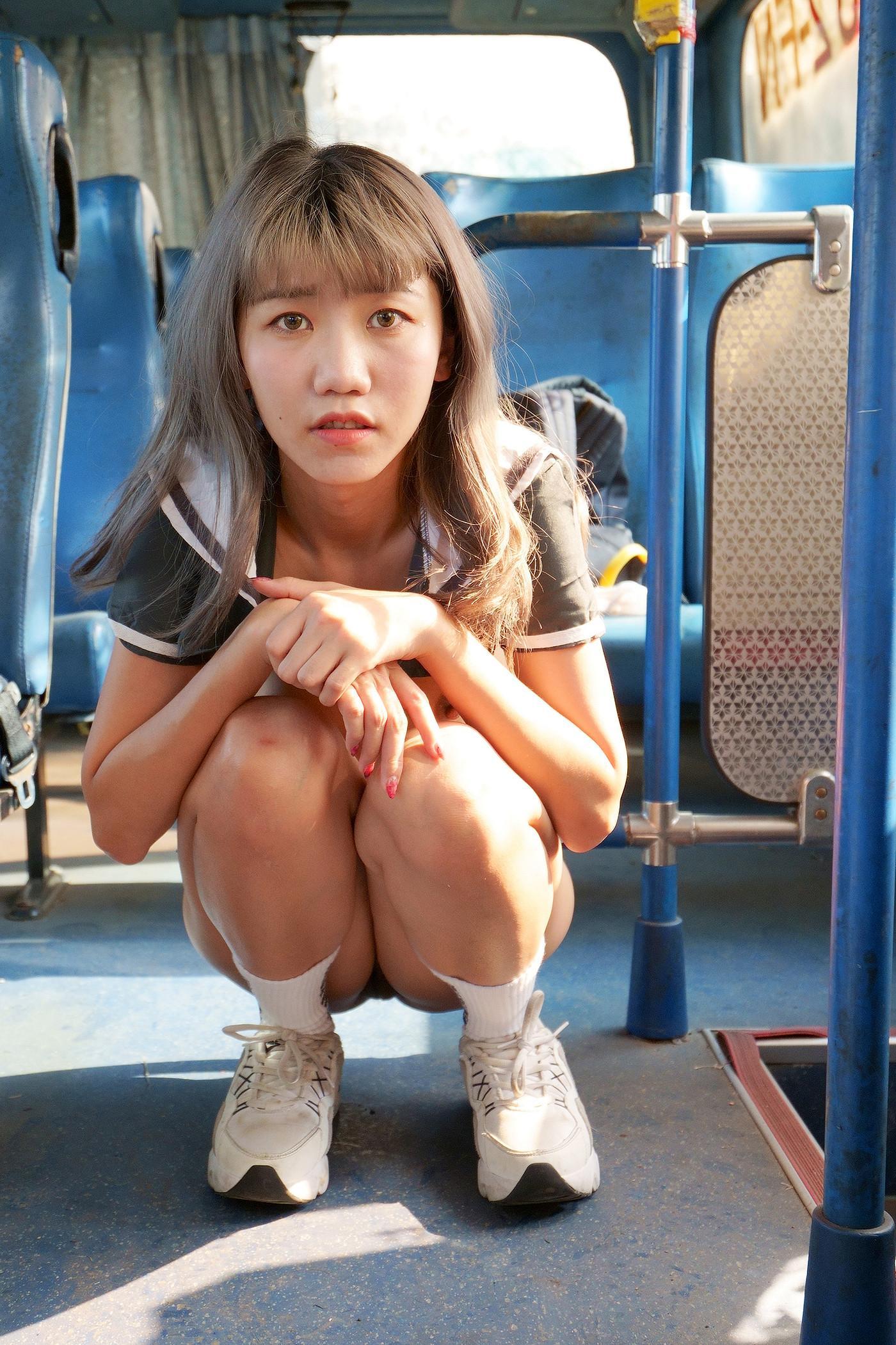 JVID 伊芙蝶 – 真实-公车上处女丧失回忆录 Set.03(2)
