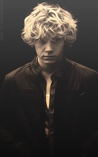 Evan Peters MCGpbndB_o