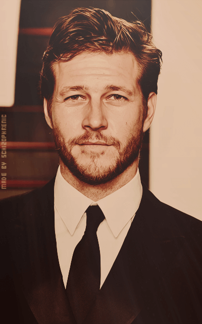 Luke Bracey Z7kqKMjc_o