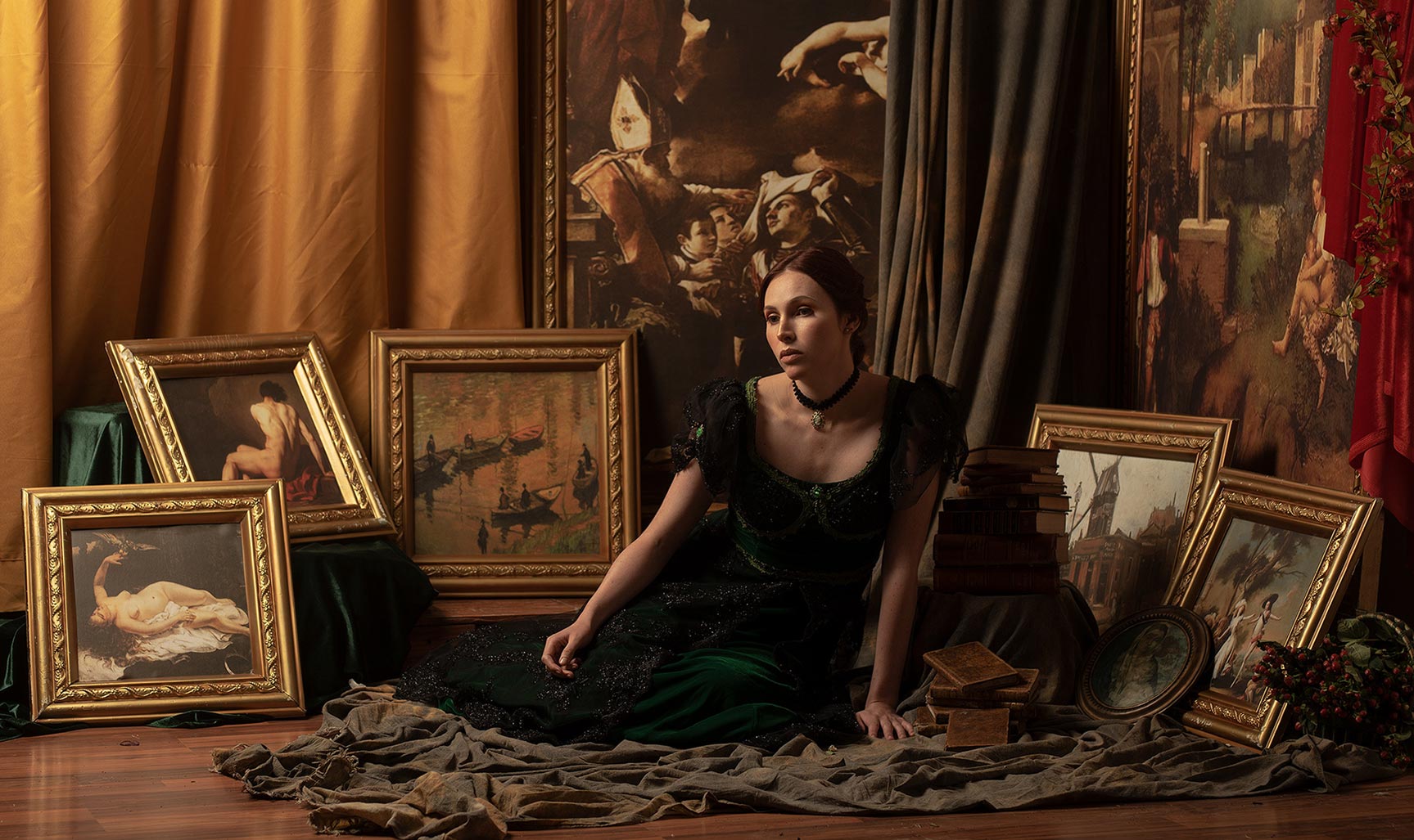 The Lady and the book / Renata Nieto by Rebeca Saray Ренато Нието в окружении книг и картин / фото 01