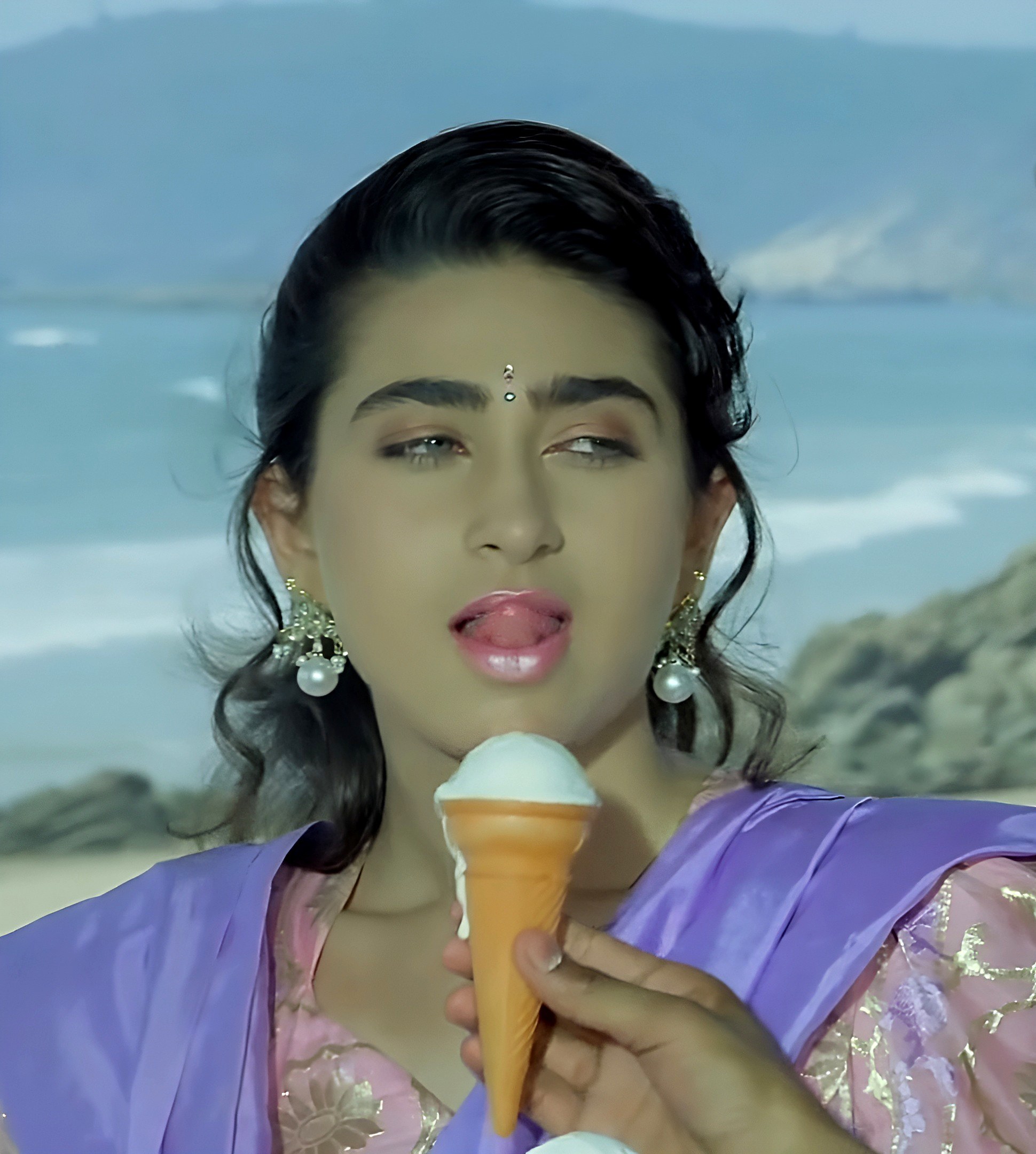 Kuqnucala Ad Actress 25 - 11r0717