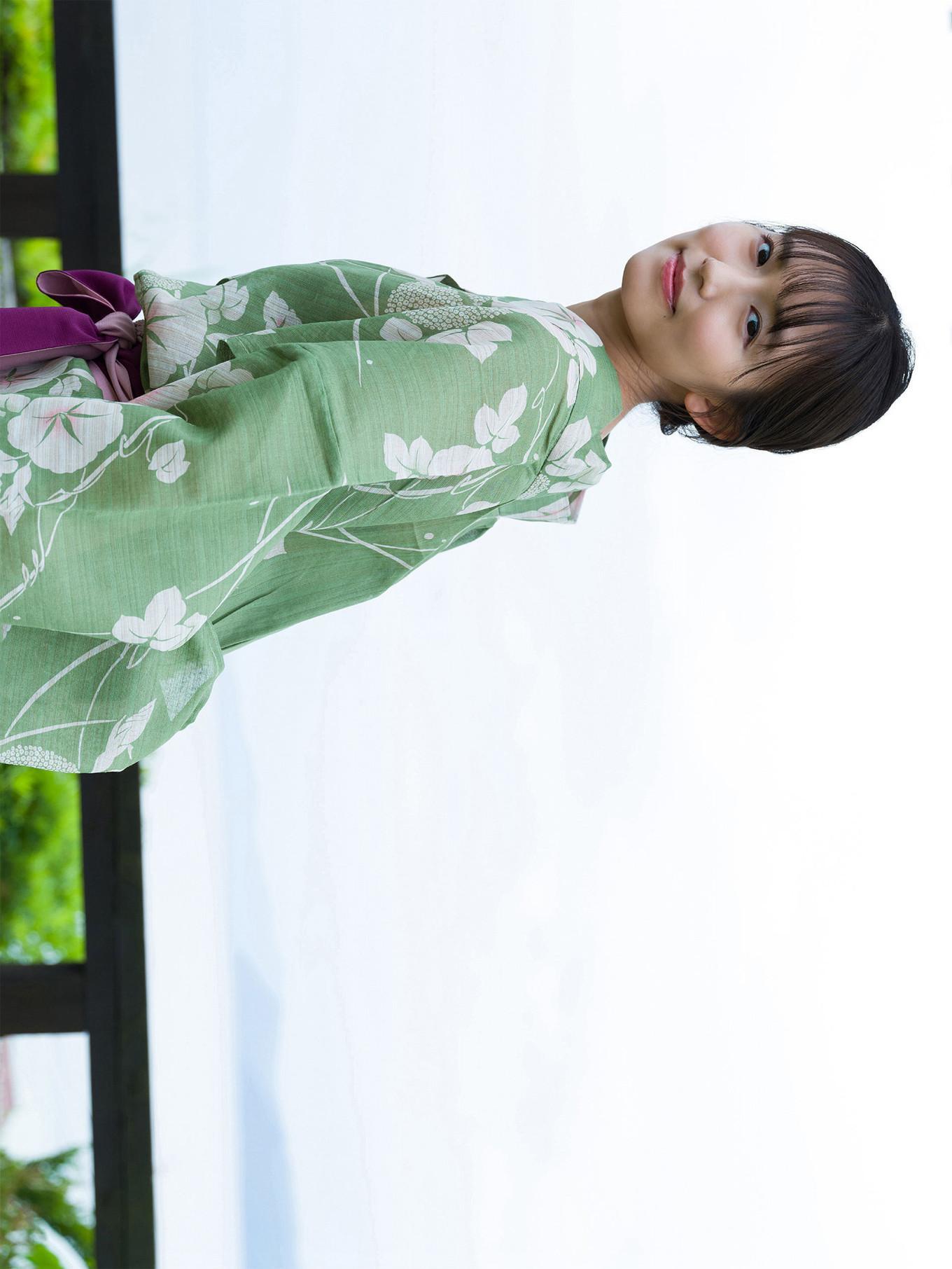 Nene Shida 志田音々, ファースト写真集アナザーバージョン 『ｎｅｎｅ－まるっとりっぷ－』 Set.04(2)