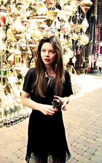 Scarlett Byrne GbqlzJNh_o