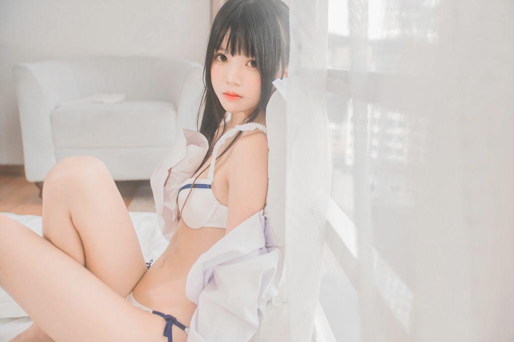Coser @ 桜 桃 喵 Vol.073: 白 衬衫 双 马尾 (47 photos)(27)