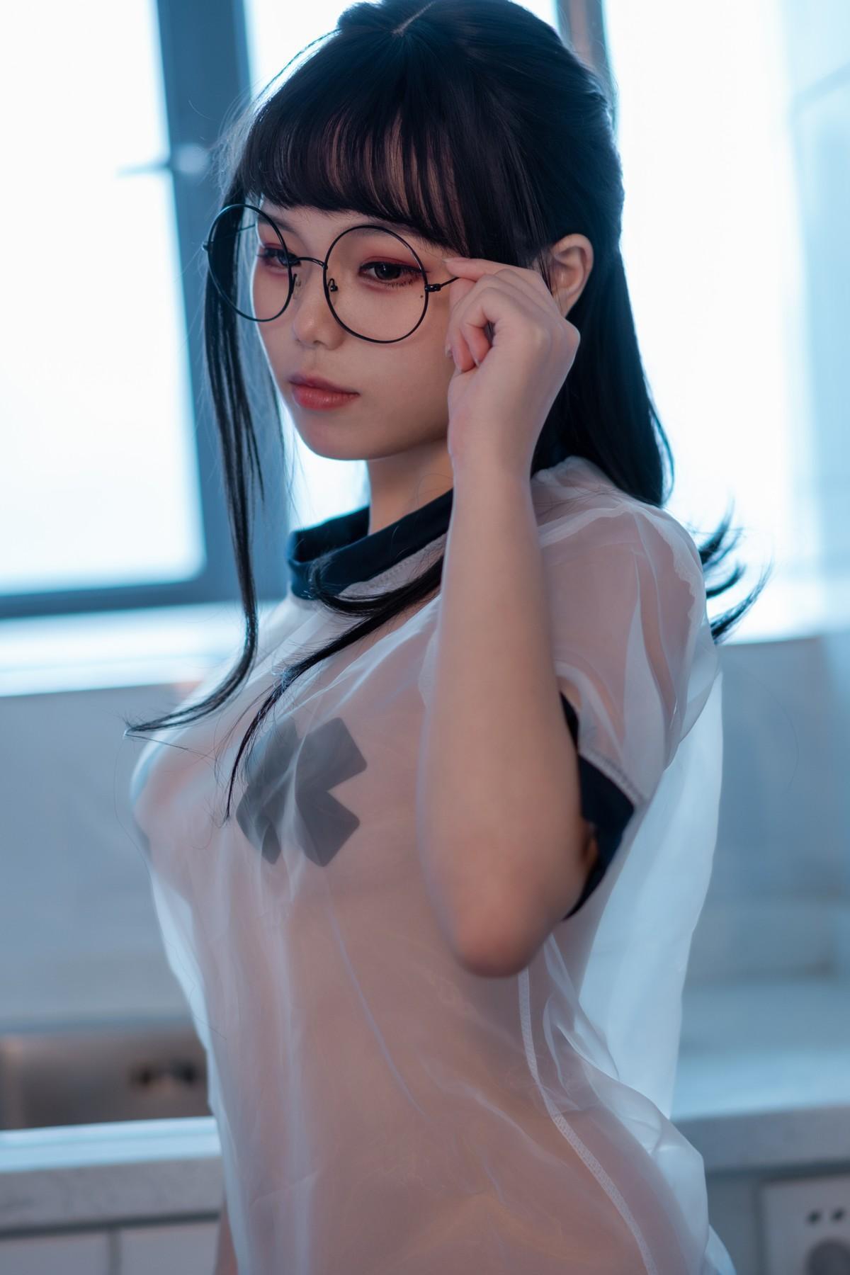 Cosplay 七月喵子 喝酸奶的眼镜娘(14)