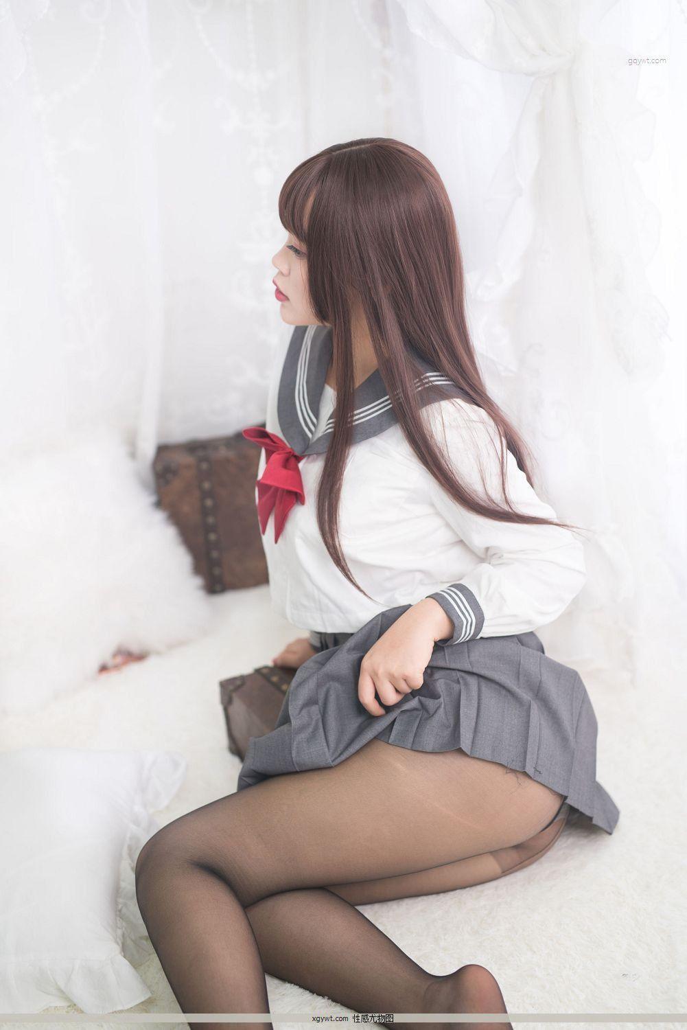 [福利女神Cosplay] 萌系小姐姐-白烨- - 黑丝制服少女 摄影套图(17)