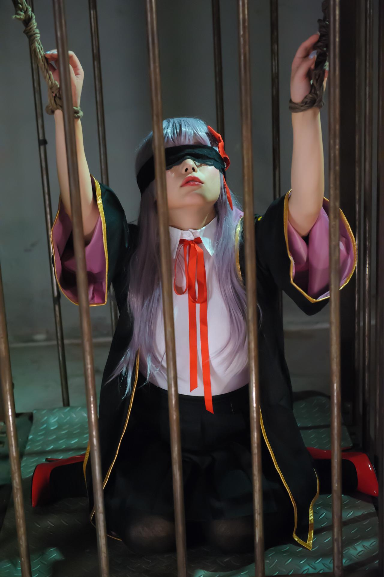 あなたが好きなのは？ダークな世界観で緊縛されている少女(2)