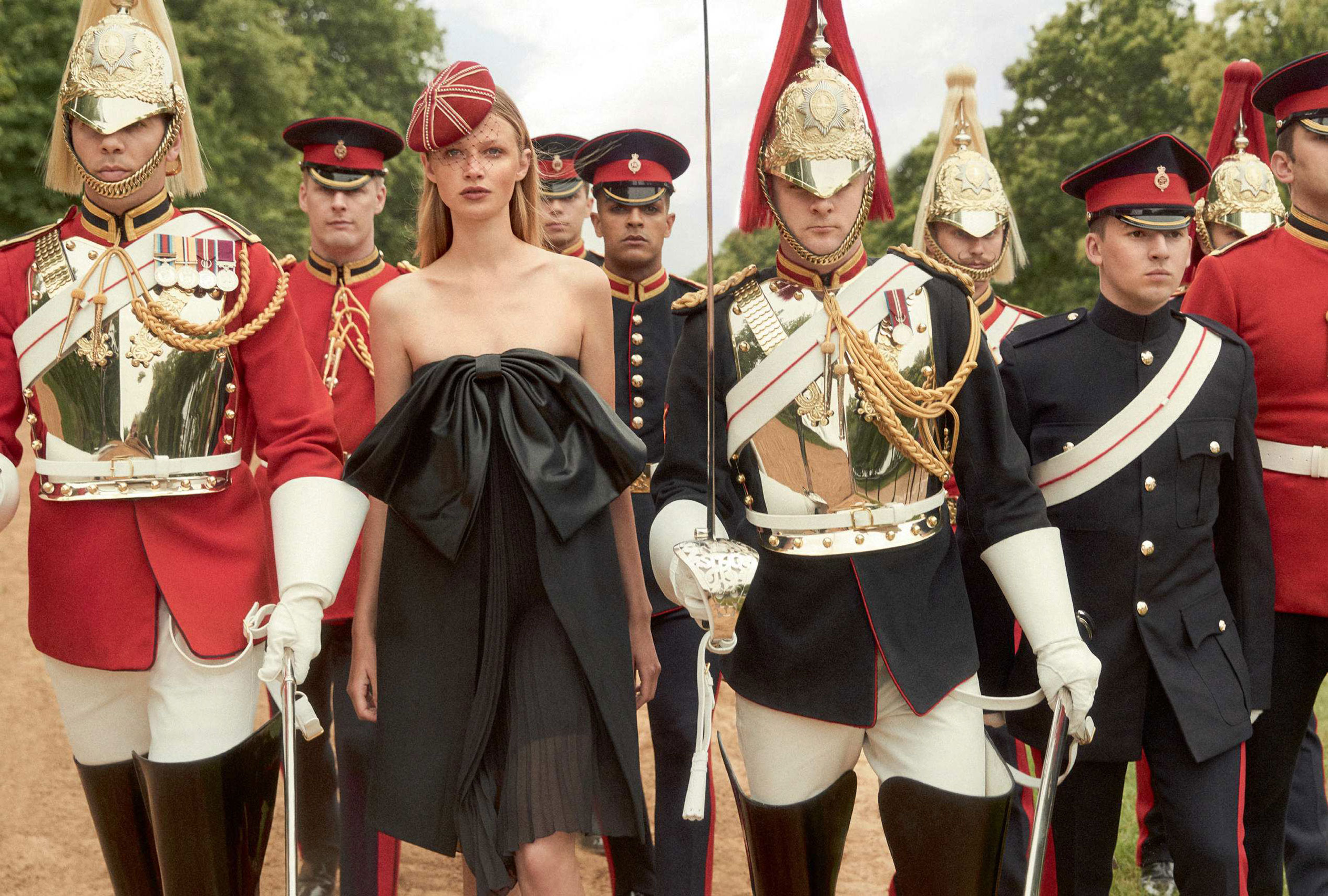 Королевская инспекция караула / For Queen and Country - Anna Lund by Richard Phibbs / Harpers Bazaar UK september 2018 Королевская инспекция караула / For Queen and Country - Anna Lund by Richard Phibbs / Harpers Bazaar UK september 2018