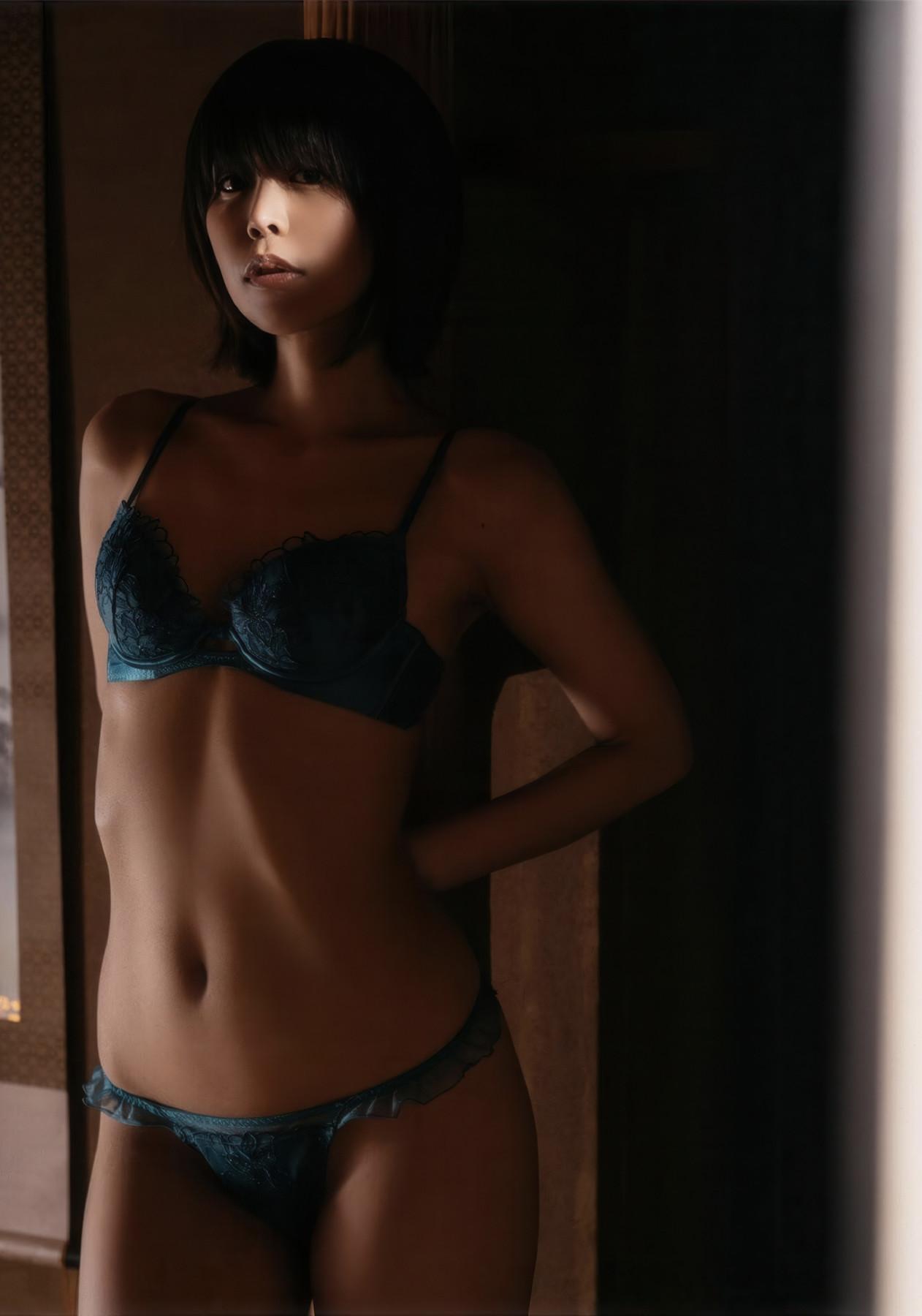 Tsugu Manaka 真中つぐ, 写真集 恋愛情緒 Wunder puglishing house Set.03(16)