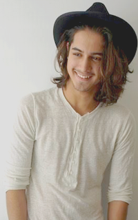 Avan Jogia 8lyV8LkO_o