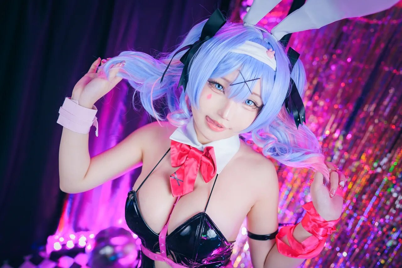 Takanashi Hanari - Miku Rabbit Hole