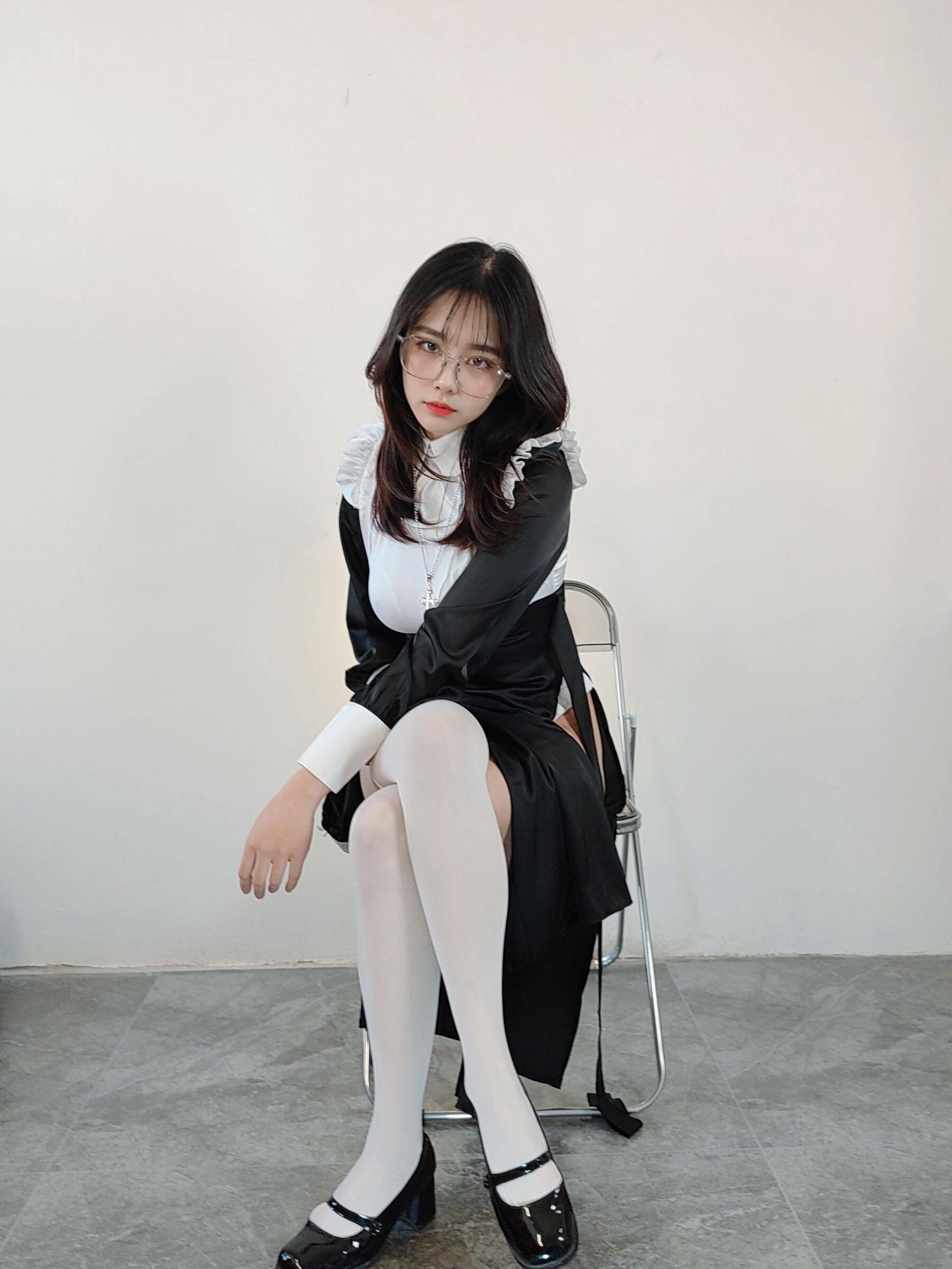 国模套图 Ceason Photography《修女服》(19)