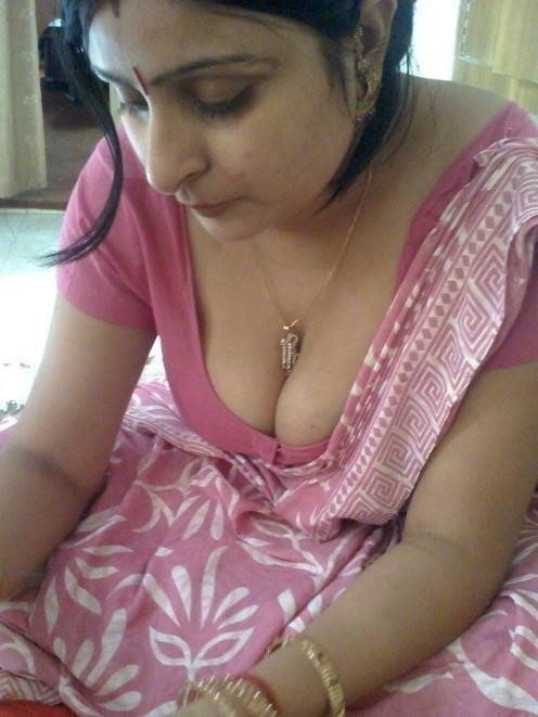 Sexy aunty in saree sex-8002
