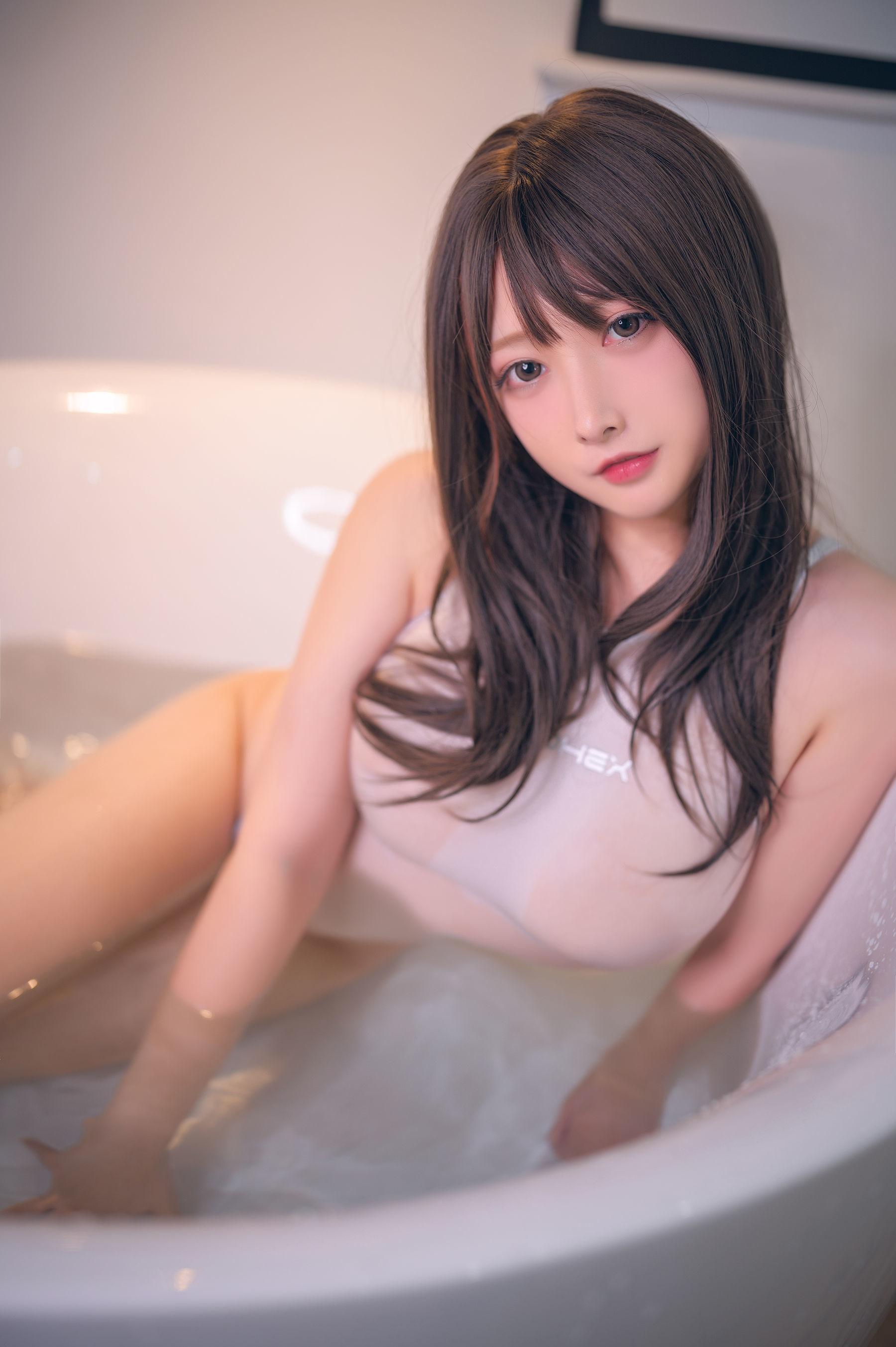 [网红COSER] 念念_D – 白色竞泳 写真集(18)