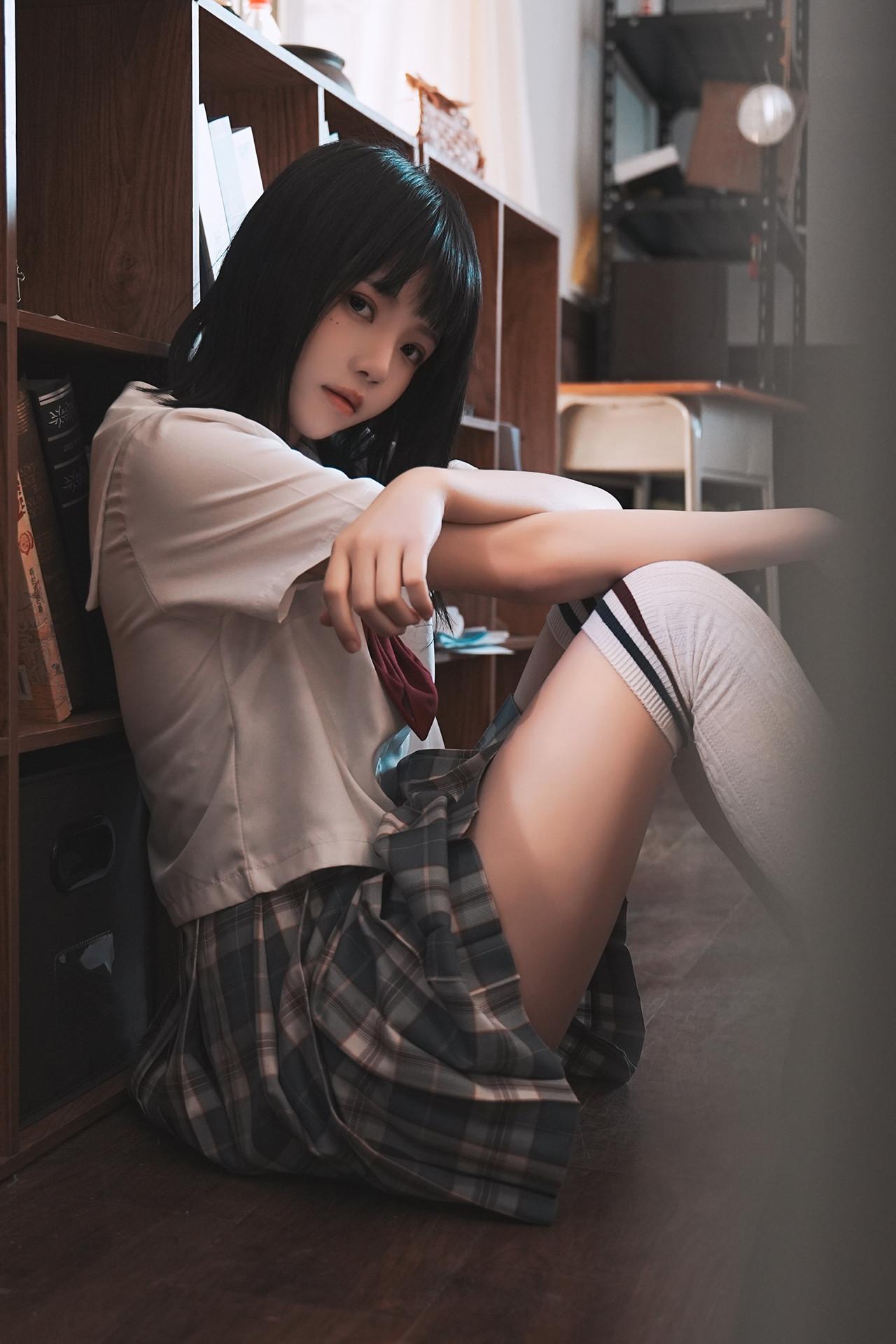 Cosplay 桜桃喵 – 教室死库水(1)