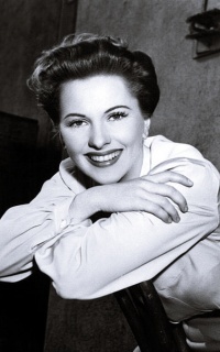 Joan Fontaine CSgAUyEG_o