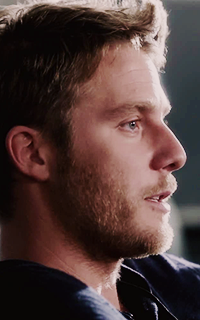 Jake McDorman EGoBkNkf_o