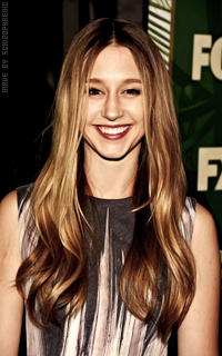 Taissa Farmiga H8Vxpajj_o