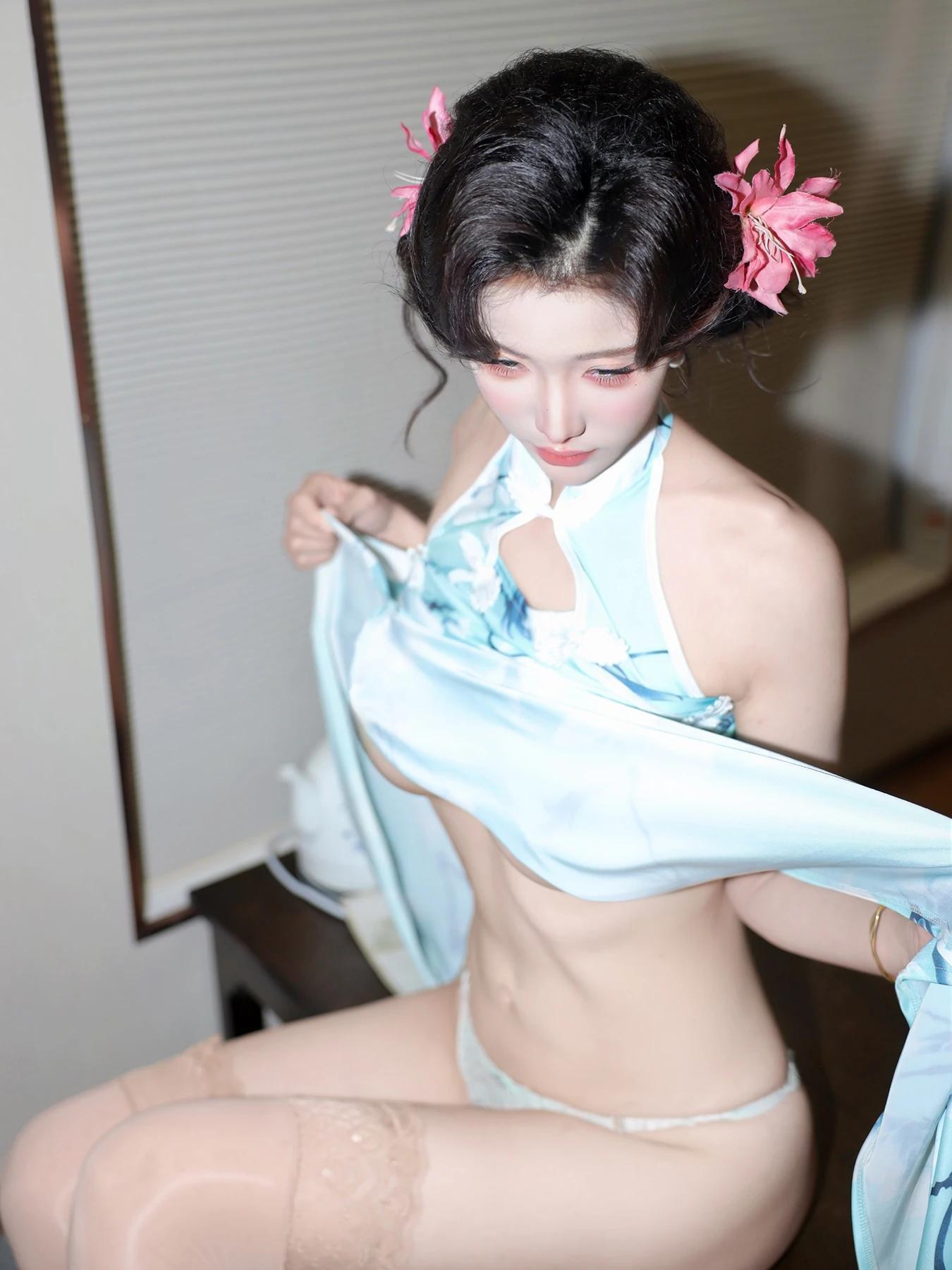 XiuRen Uncensored 梨霜儿 秀人网模特 性感旗袍肉丝(22)