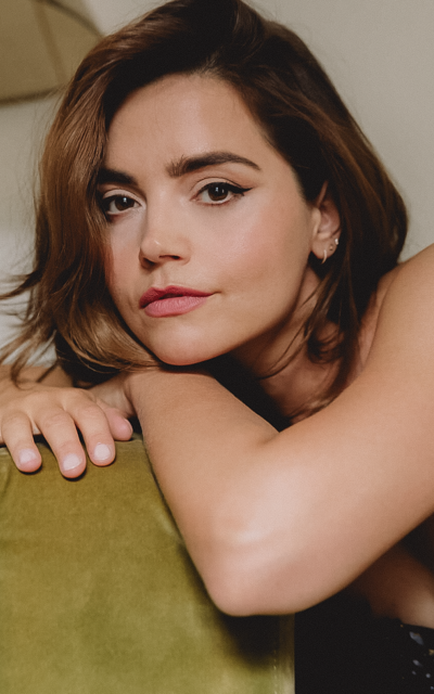 Jenna Coleman - Page 3 CNwDIMGj_o