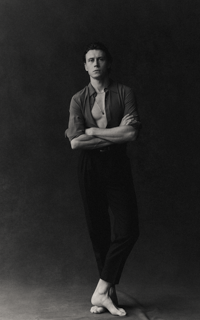 George Mackay IYbZXEOh_o