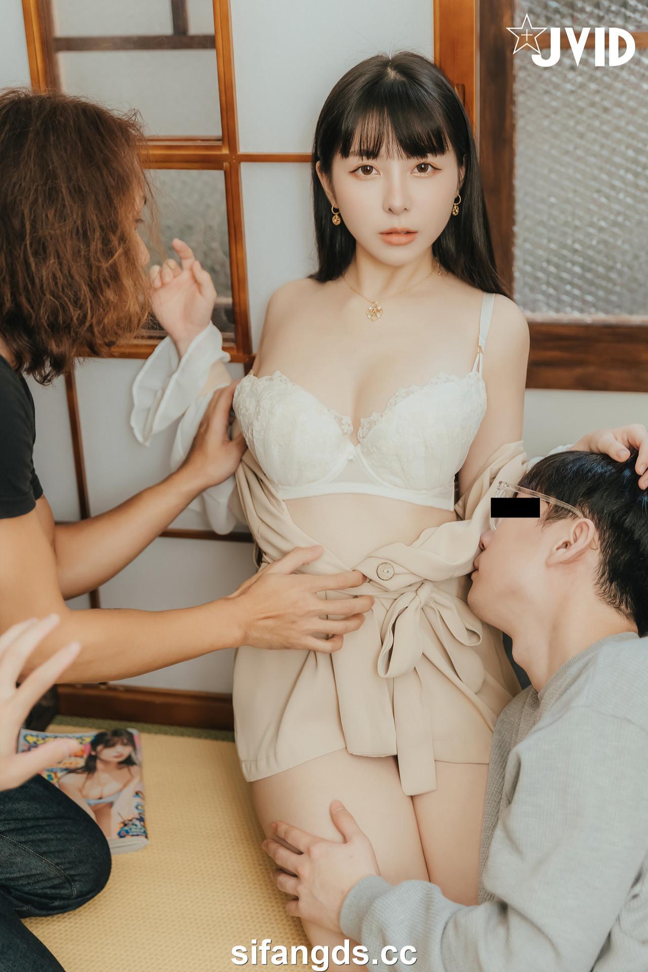 JVID 月台尼Tiny – 🔞女大生交友不慎被學長們酒後亂性😖原本要慶祝Tiny拿到獎學金💰現在身上都是獎學……精🥛🔞 Set.01(12)