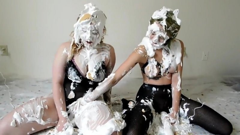 Jade and Raven – Cum and get pied!