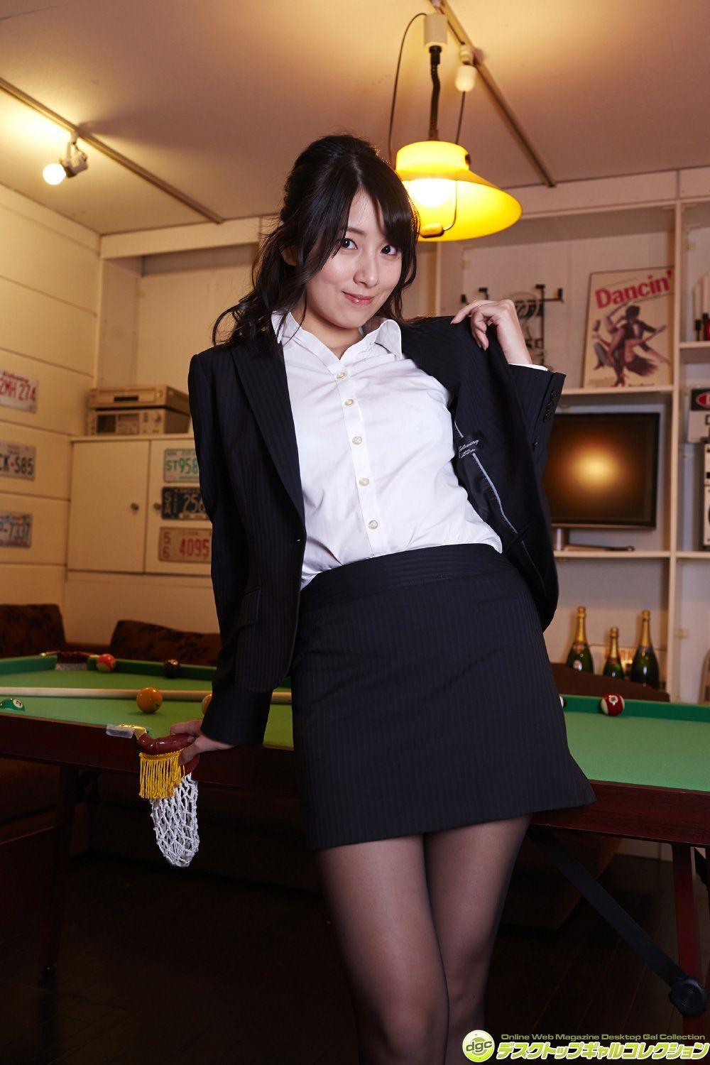 木嶋ゆり《制服が弾けるほどのムチムチボディで魅了！》写真集 [DGC] NO.1244(51)