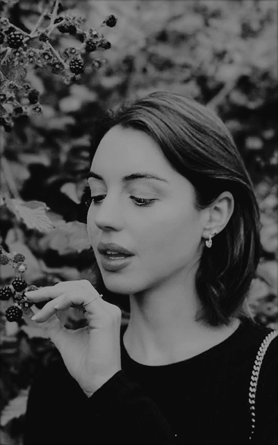 Adelaide Kane Ltg3N1DX_o