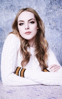 Elizabeth Gillies UG4pvDty_o