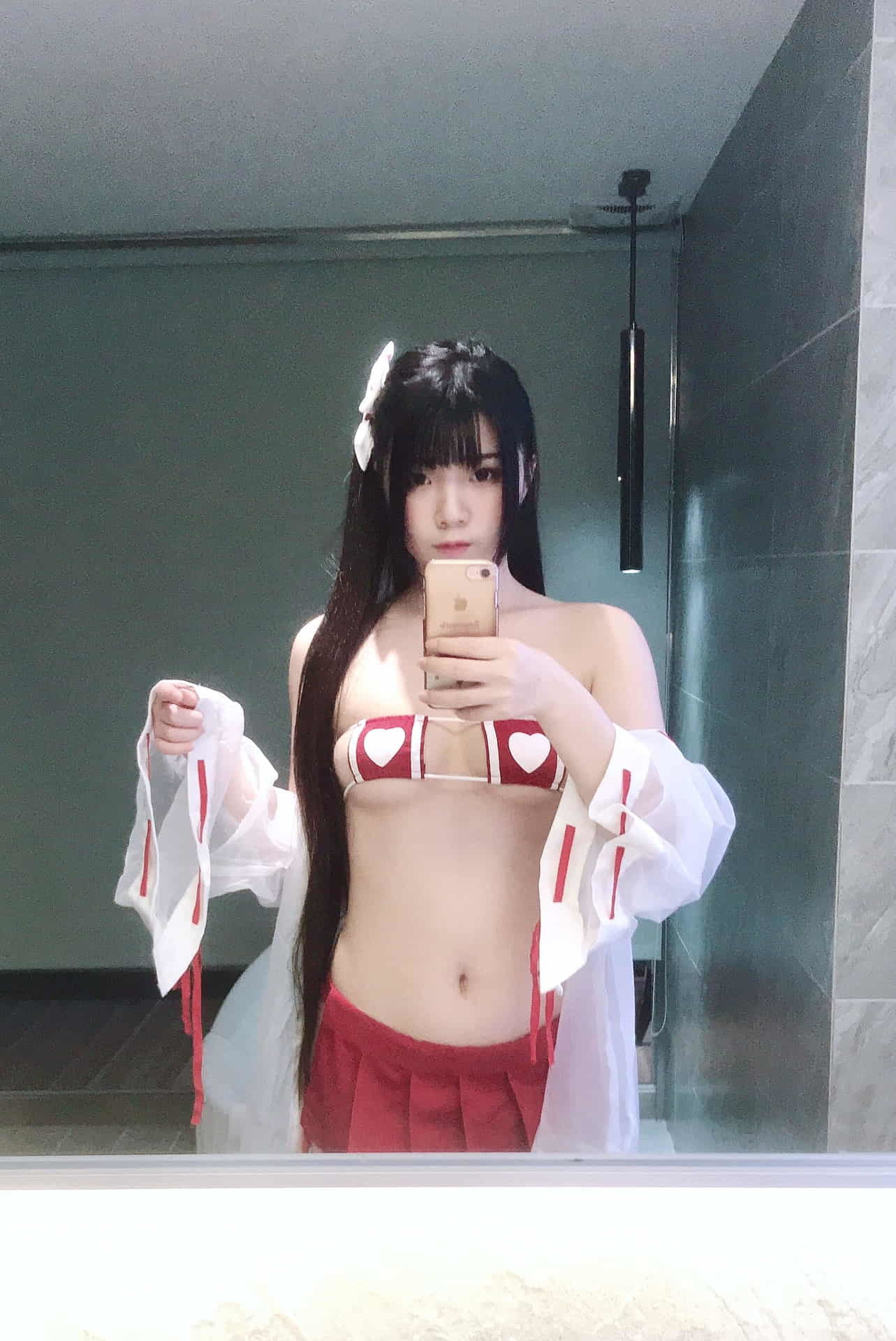 Twitter loli goddess "Luoluo Raku" super-large-scale COS anime private shooting "The Queen of Lust" super beautiful temptation