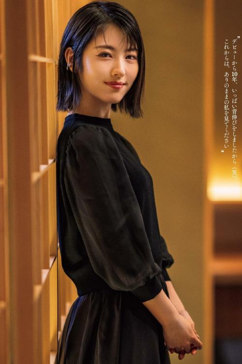 Minami Hamabe 浜辺美波, Tokyo Calendar 2021.03