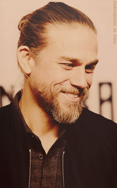 Charlie Hunnam G4T2SRWc_o