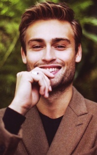 Douglas Booth MdyP2YlS_o