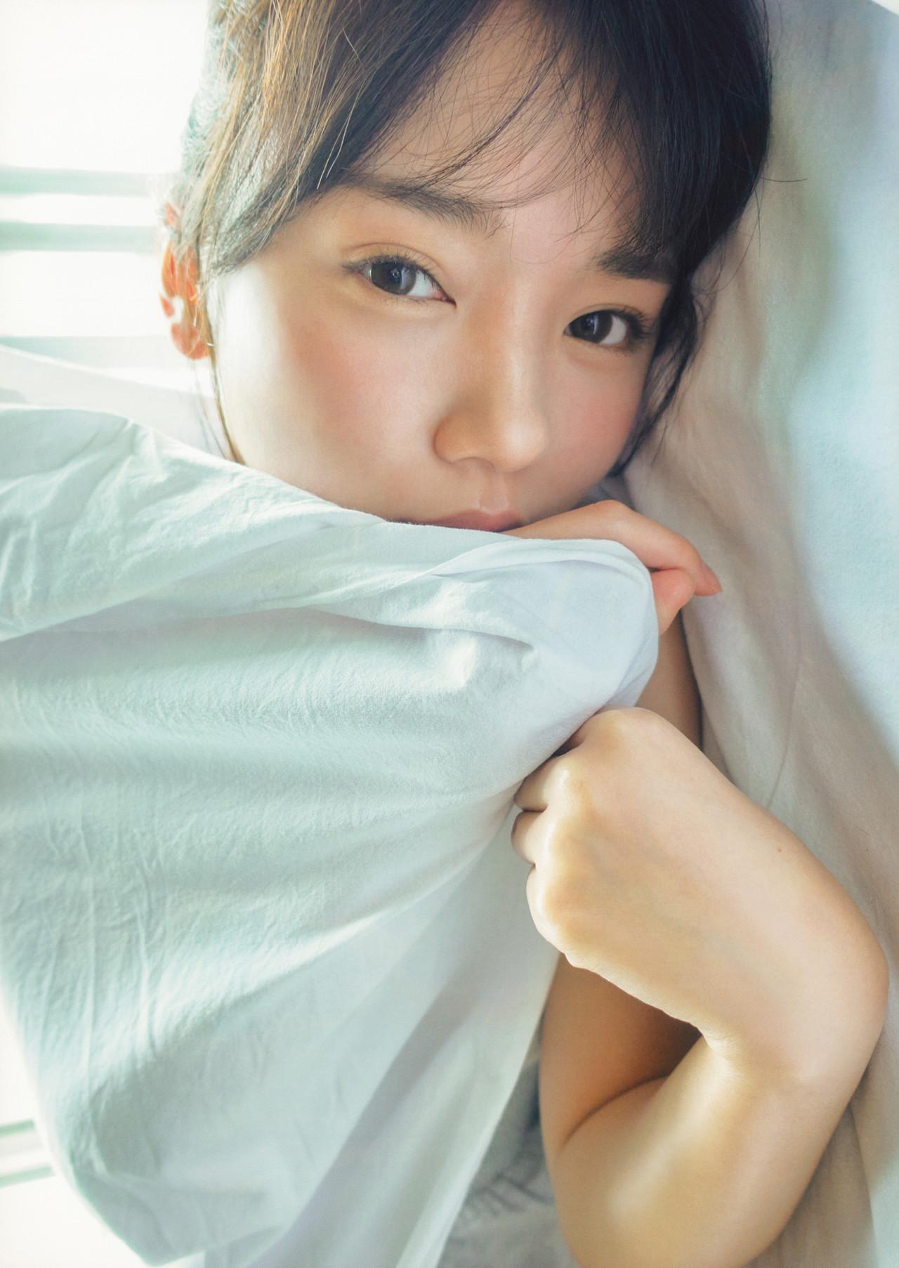 Kyoko Saito 齊藤京子, 1st 写真集 『とっておきの恋人』 Set.01(29)