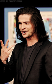 Thomas McDonell XPpT87nw_o