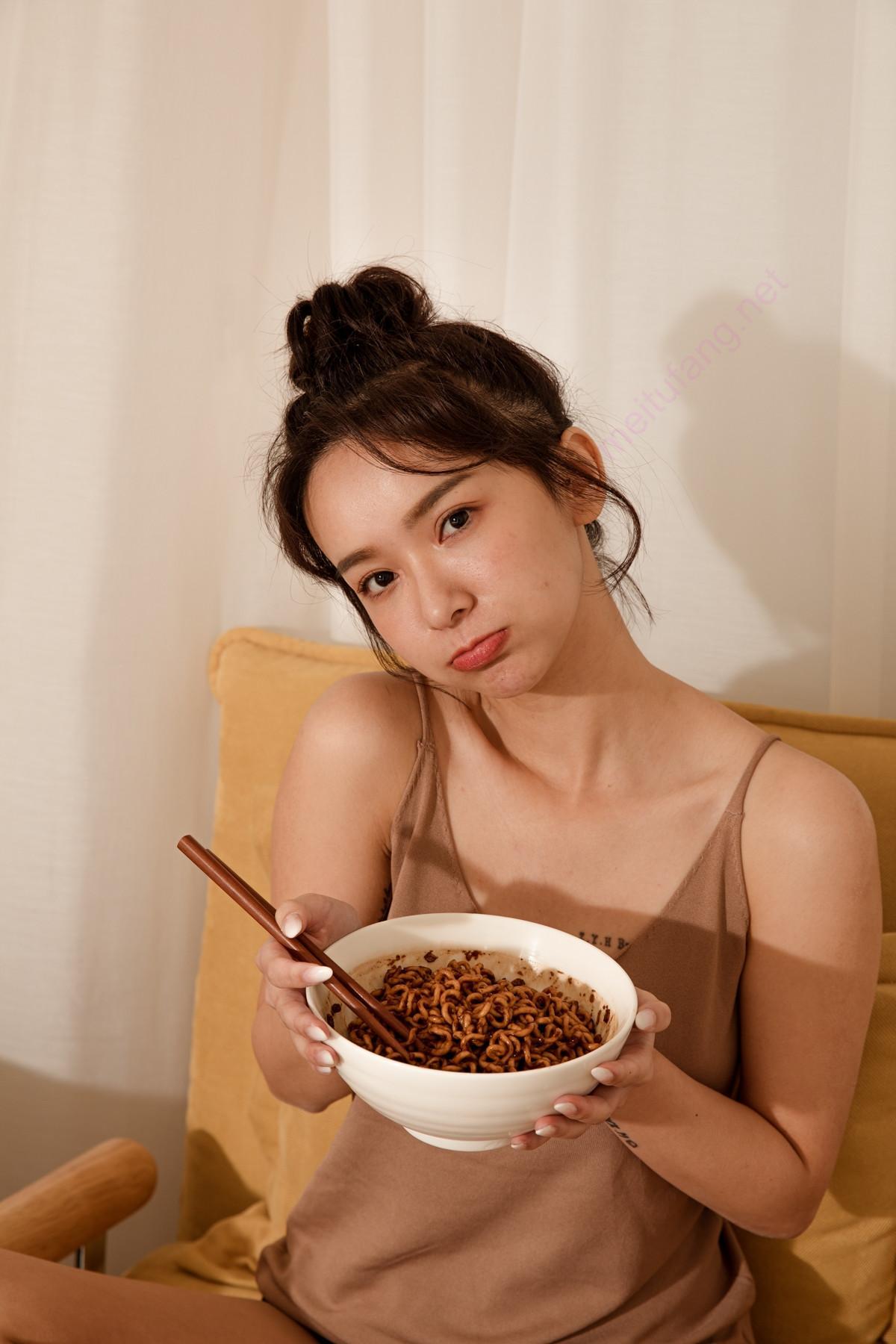 Kimi Chang 禾羽, 雙人寫真弓長牙佳涵+香 Set.04(4)