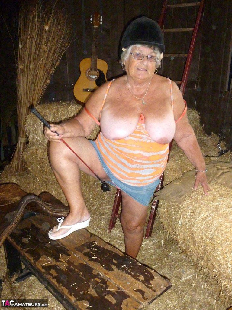 Fat oma Grandma Libby gets naked in a barn while playing acoustic guitar(9)