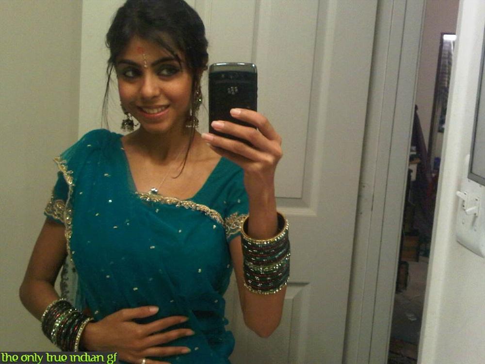 Indian female tales no nude self shots in the bathroom mirror(4)