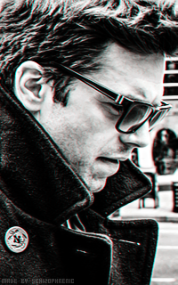 Sebastian Stan KbBM0SlS_o