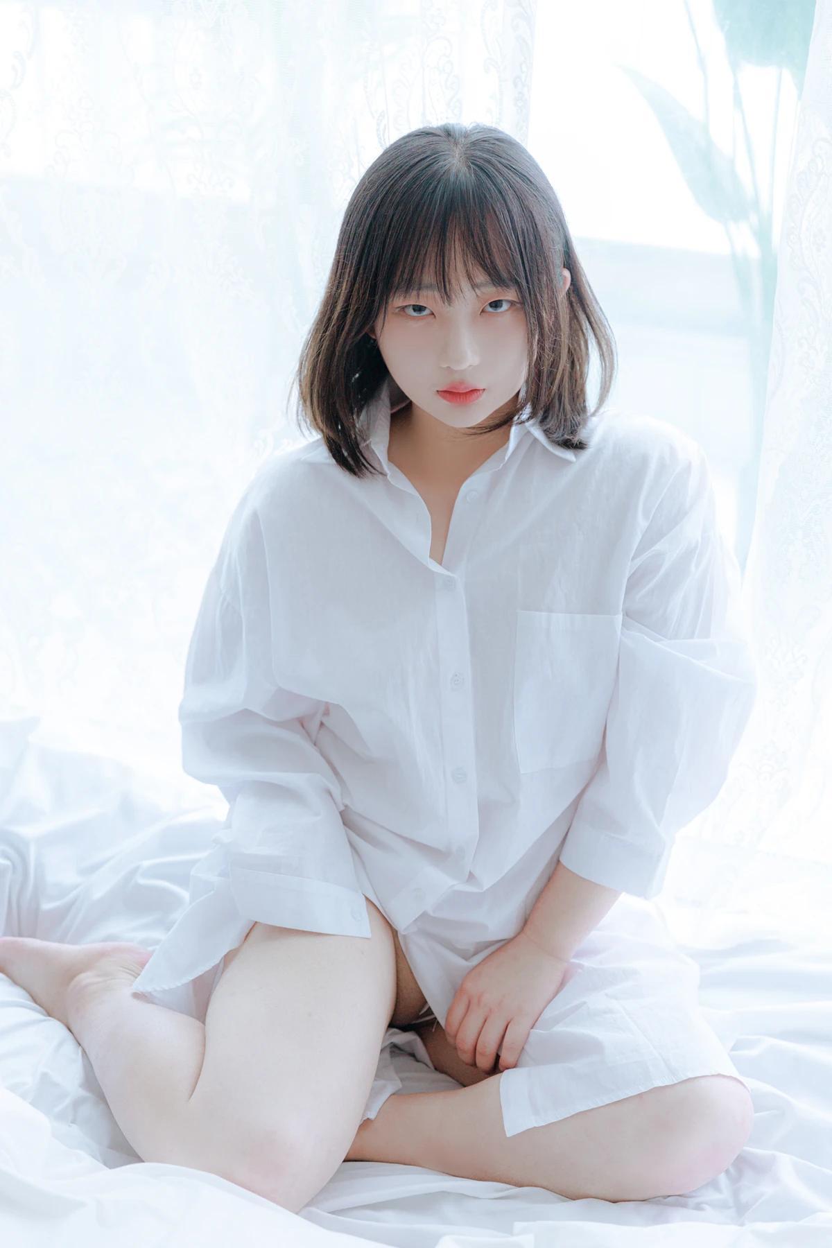 Mozzi 모찌, Photobook 「A Wet Day」(3)