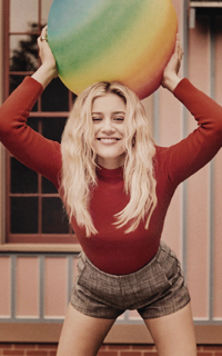 Lili Reinhart LUA2IYUx_o