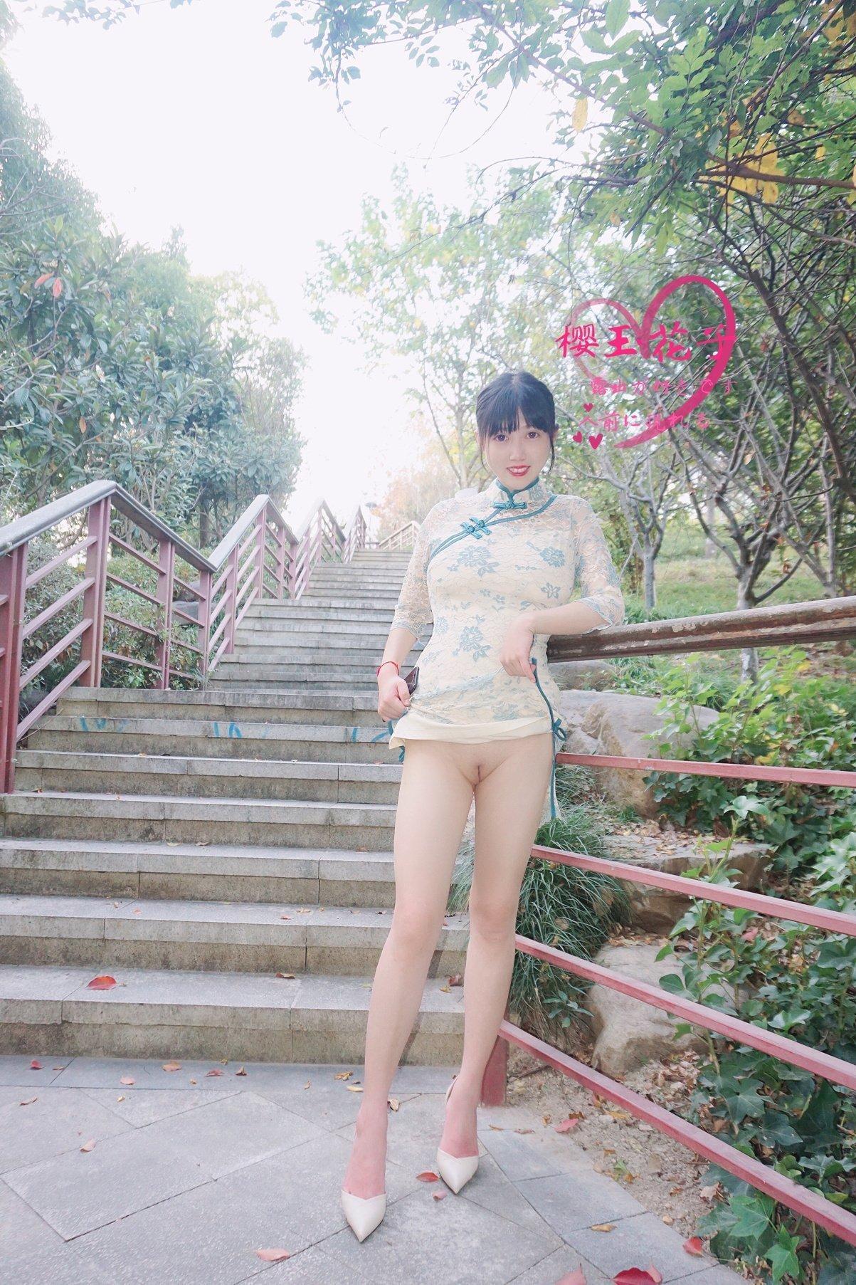 国模人体 极品素人【樱玉花子】深秋小山公园旗袍外拍露出(6)