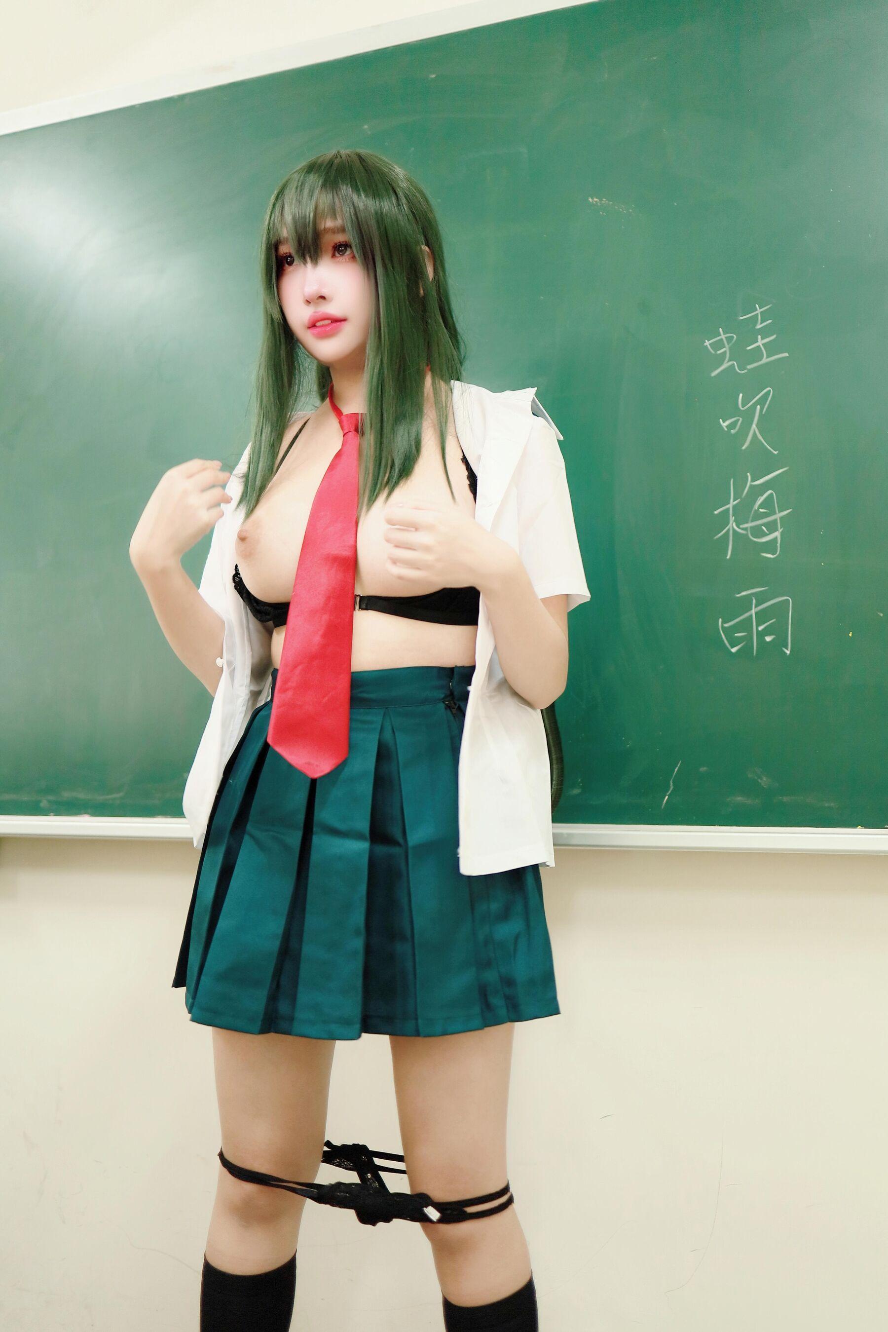 国模套图 慕慕Momo《蛙吹梅雨 学生服 Asui Tsuyu》(25)
